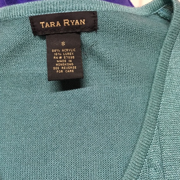 Teal knit vest. - Picture 3 of 4